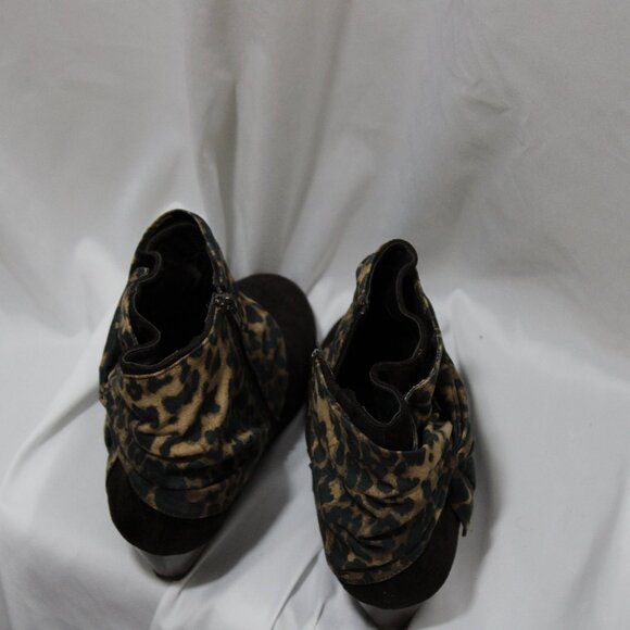 213251-US W8.5 Women Suede Leather Brown Boots with Leopard Decoration on top. - Picture 6 of 6